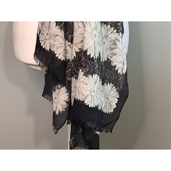 Black/White Floral Scarf/Wrap - Picture 5 of 12